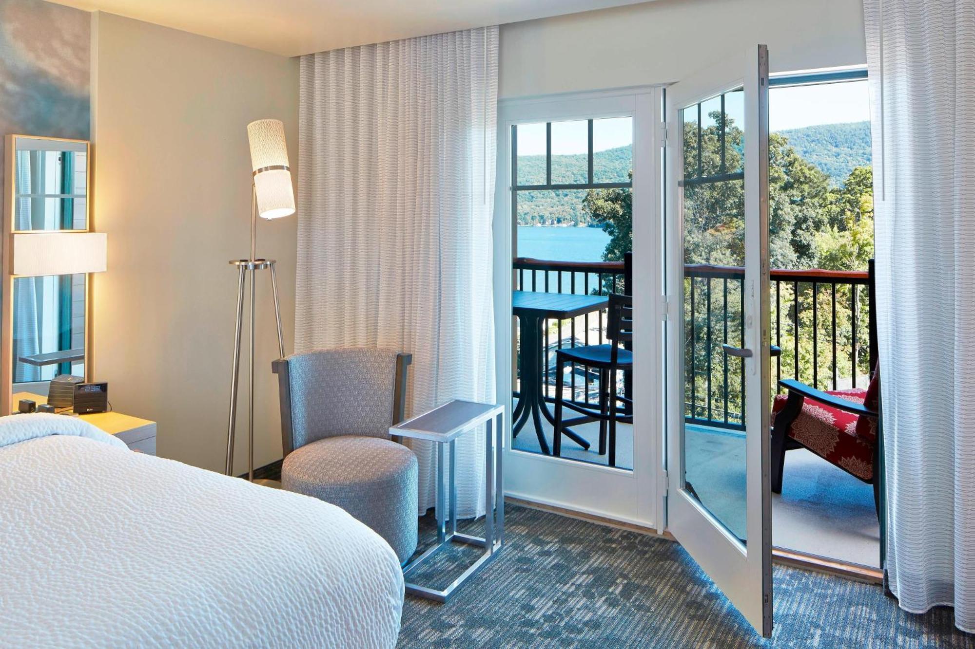 Courtyard By Marriott Lake George Exteriör bild