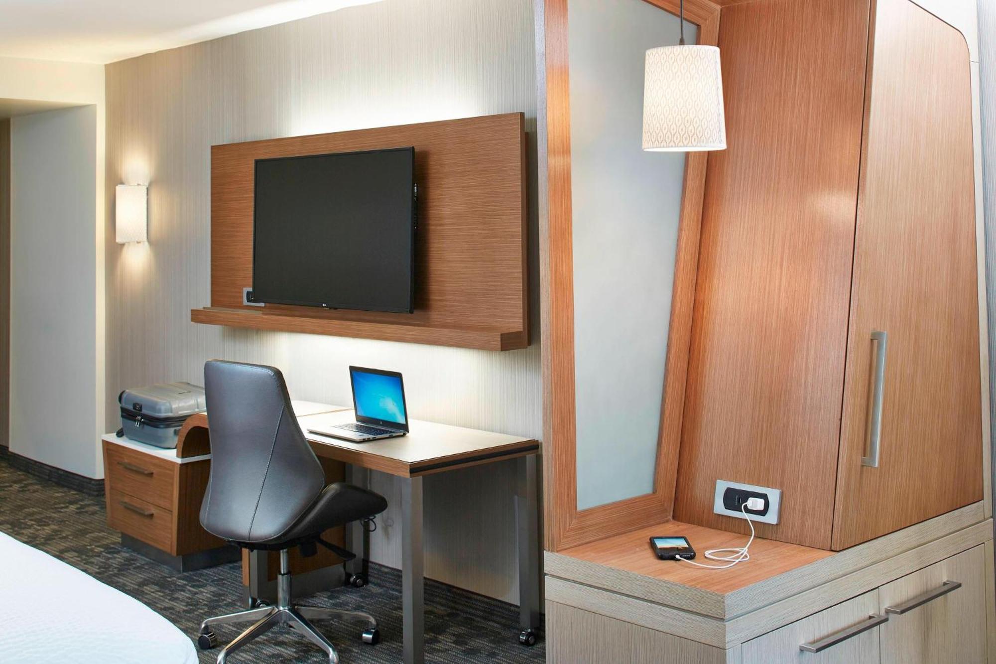 Courtyard By Marriott Lake George Exteriör bild